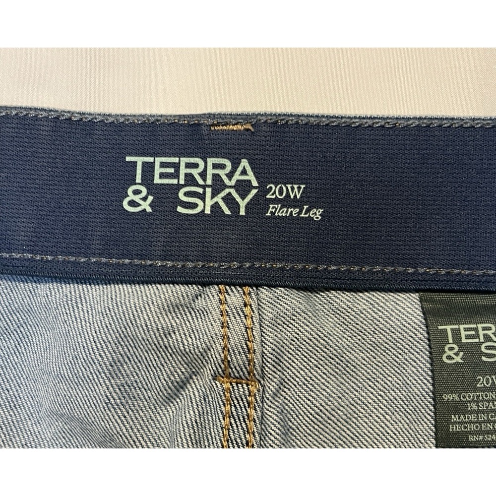 Terra & Sky Women's Size 20W Flare Leg Light Blue Denim Jeans Button & Zip Waist - Picture 10 of 15